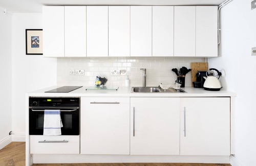 Homerton Apartment | Cozy basement flat unit in London