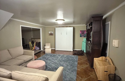 Huntcliff Apartment | Cozy basement studio with WiFi, hot tub and pool in enjoyable Columbia
