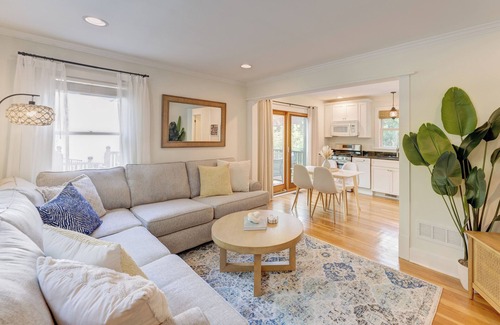 Williams Bay House | Cozy Bay Getaway - Walk to Beach, Restaurants