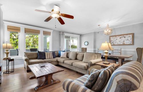 Baytowne Wharf Apartment | Cozy Bayside Retreat at Lasata , Stunning Panoramic Views ,Steps away from Baytowne Wharf, 3 Bedrooms 3 full baths !