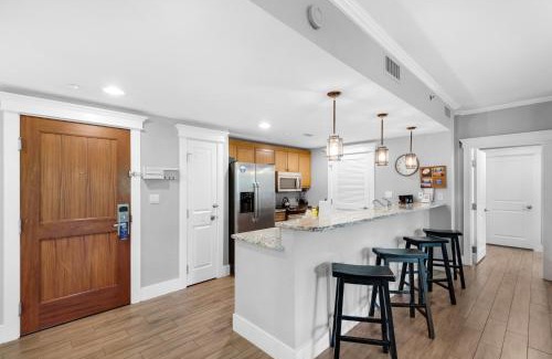 Baytowne Wharf Apartment | Cozy Bayside Retreat at Lasata , Stunning Panoramic Views ,Steps away from Baytowne Wharf, 3 Bedrooms 3 full baths !