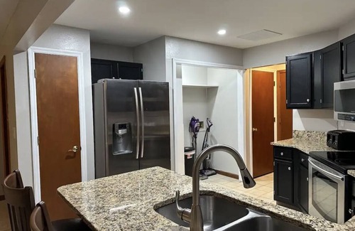 Whitfield House | Cozy Beach Beach House/King size suite/Pool/Pool Table/Sarasota