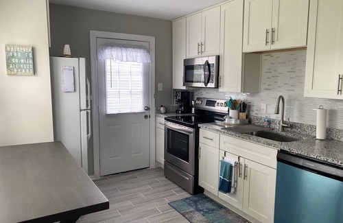 Bayview House | Cozy Beach Bungalow