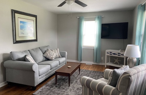 Bayview House | Cozy Beach Bungalow