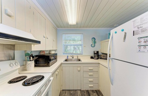 Englewood Cottage | Cozy Beach Cottage