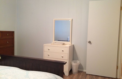 Long Island Cottage | Cozy Beach Cottage Just Minutes Walk From South Beach, Private, Screened Porch