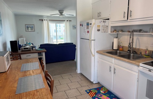 Emerald Isle Cottage | Cozy Beach Getaway With a View! Refreshed for 2025!