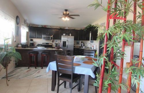 Ormond Beach Manors House | Cozy Beach Home, WIFI, Turnkey, Walk to the Beach