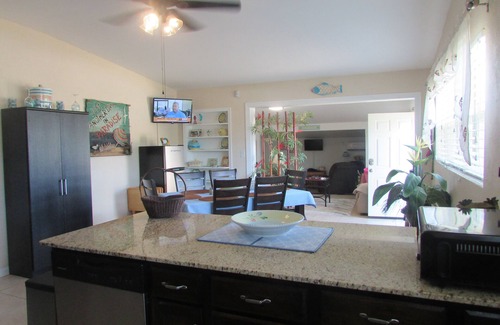 Ormond Beach Manors House | Cozy Beach Home, WIFI, Turnkey, Walk to the Beach