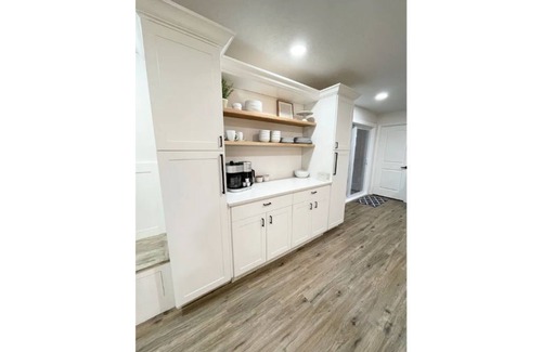 Whitfield House | Cozy Beach House Getaway! Sleeps 12!