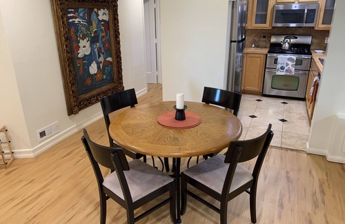 Diamond Crestview Apartment | Cozy Beach House, Quiet, Private Garden, Blocks to Sand, Town