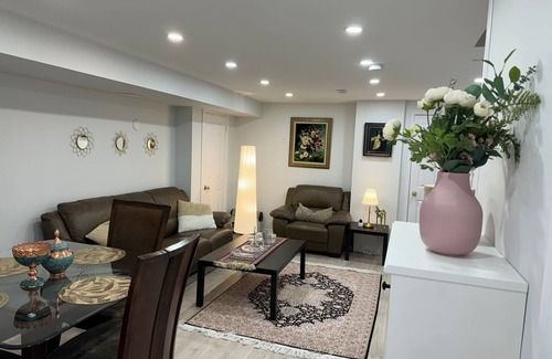 The Beaches House | Cozy Beach Retreat. Private family sized Apartment. Close to Great Restaurants
