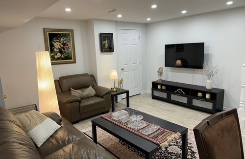 The Beaches House | Cozy Beach Retreat. Private family sized Apartment. Close to Great Restaurants