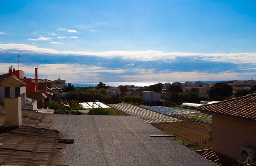 Pineda de Mar Villa | Cozy beach town villa for 8 - no car necessary!