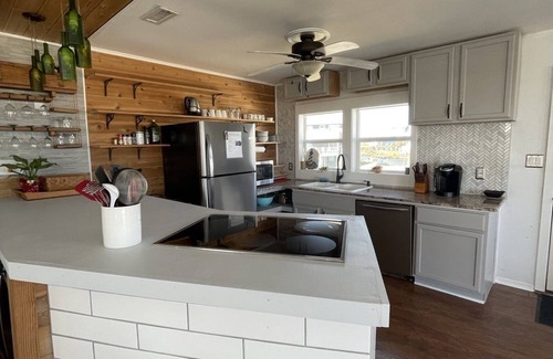 Sneads Ferry Cottage | Cozy beach cottage with beautiful ocean views.