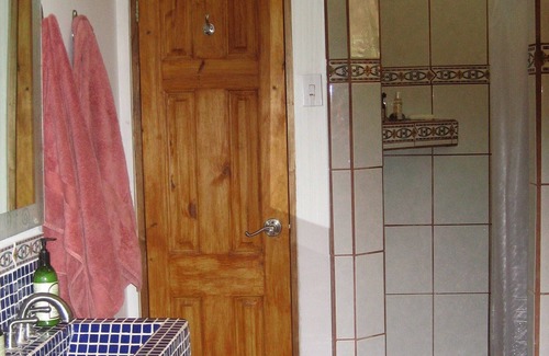 Parrita Cottage | Cozy Beachfront Eco Bungalow! Cottage de los Palmas