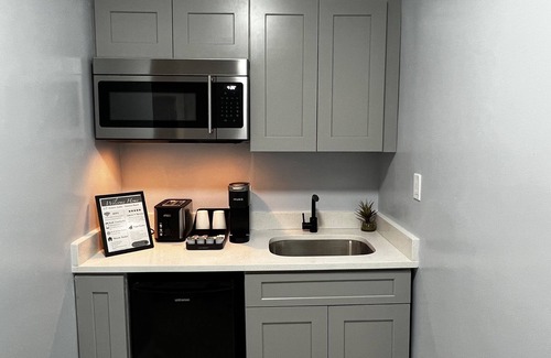 Daytona Beach Apartment | Cozy Beachside Modern Boutique Hotel Suite with Kitchen - by Oceano Suites