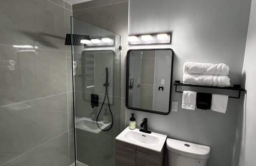 Daytona Beach Apartment | Cozy Beachside Modern Boutique Hotel Suite with Kitchen - by Oceano Suites