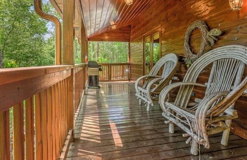 Blue Ridge Cabin | Cozy Bear Cabin by Escape to Blue Ridge