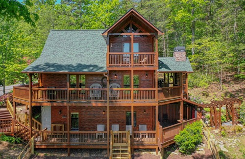 Blue Ridge Cabin | Cozy Bear Cabin by Escape to Blue Ridge