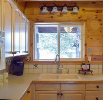 Island Park House | Cozy Bear Cabin Getaway