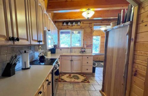 Island Park House | Cozy Bear Cabin Getaway