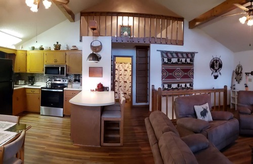 Unaka House | Cozy Bear Paw Mountain Retreat