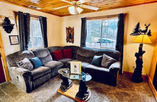 Yosemite West Apartment | Cozy Bear South-Inside Yosemite-Sleeps 5