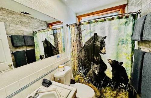 Yosemite West Apartment | Cozy Bear South-Inside Yosemite-Sleeps 5