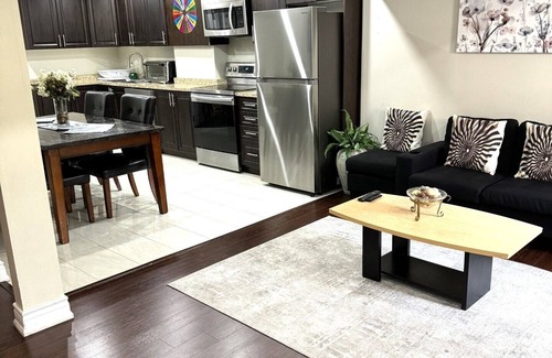 Central Erin Mills House | Cozy beautiful 3 bedrooms basement apartment/Amazing location in Mississauga