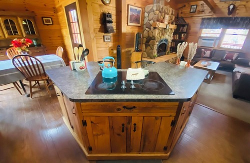 West Sedona Cabin | Cozy beautiful 3-bedroom cabin with Hot tub in Sedona 10 mins from uptown Sedona