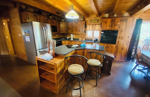 West Sedona Cabin | Cozy beautiful 3-bedroom cabin with Hot tub in Sedona 10 mins from uptown Sedona
