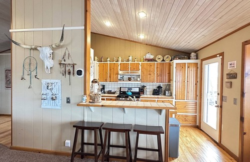 Lowell House | Cozy Beaver Lake Getaway
