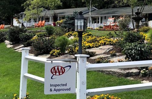 Lincolnville House | Cozy Bed and Breakfast with Beautiful Bay Views near Rockland, Maine