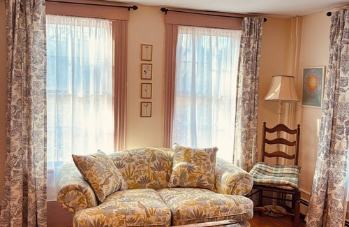 Plaistow House | Cozy Bedroom in English Cottage Home with priv office/living space in Plaistow!