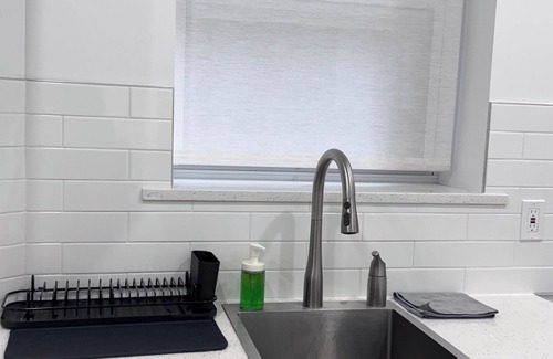 West New York Apartment | Cozy Bedroom with dedicated Bathroom 15mins Manhattan