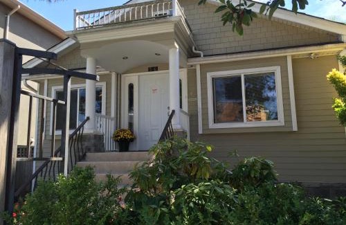 Vancouver South House | Cozy Bedrooms Guest House