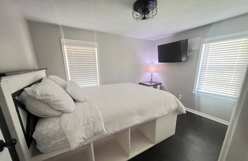 Bessemer House | Cozy Bessemer/McCalla Farmhouse