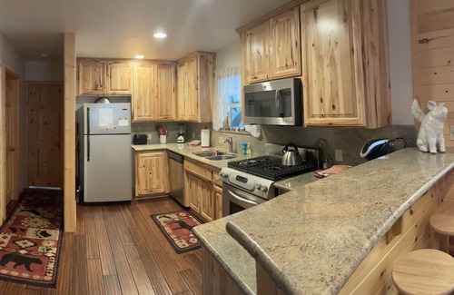 Big Bear Lake Cottage | Cozy Big Bear Lake family cottage, at the foot of Ski Summit!