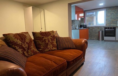 Acocks Green Apartment | Cozy Birmingham Apartment Retreat