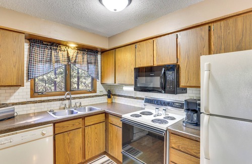Rapid City Cabin | Cozy Black Hills Nature Retreat w/Private Deck!