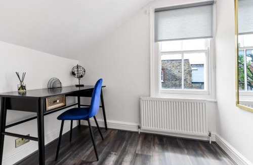 Parsons Green and Walham Apartment | Cozy Bliss Escape: Family - Friendly Getaway