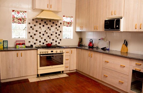 Amalinda House | Cozy Blue Guesthouse
