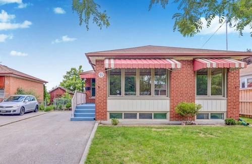 Bridlewood House | Cozy BMST bedroom with private bathroom near Sheppard 401 and Birchmount#4