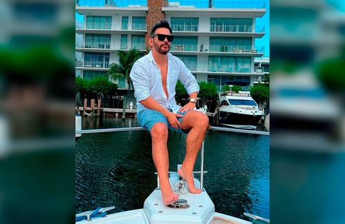 Downtown Fort Lauderdale Boat Rental | Cozy boat right on "Las Olas" 10 min walk to the beach