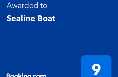 Puerto Calero Boat Rental | Cozy boat to unwind by the ocean