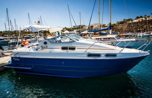 Puerto Calero Boat Rental | Cozy boat to unwind by the ocean
