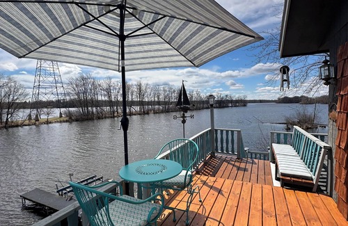 Stevens Point Cottage | Cozy boathouse in enchanting Stevens Point with AC
