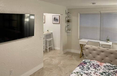 Crescent Lake Apartment | Cozy boho studio near Downtown St Pete