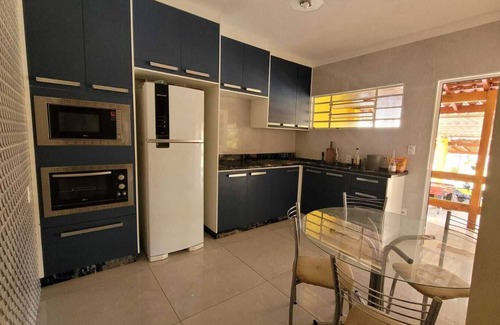 Campinas House | Cozy farmhouse in Campinas with games tables and church-style hall.